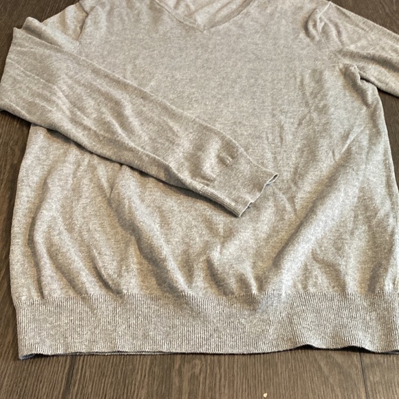 J. Crew Factory V-Neck long sleeve sweater. Size LT. Medium gray. Lightweight. - Picture 9 of 12